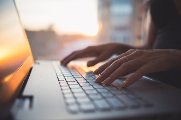 Type On Laptop 510X240,Q=85